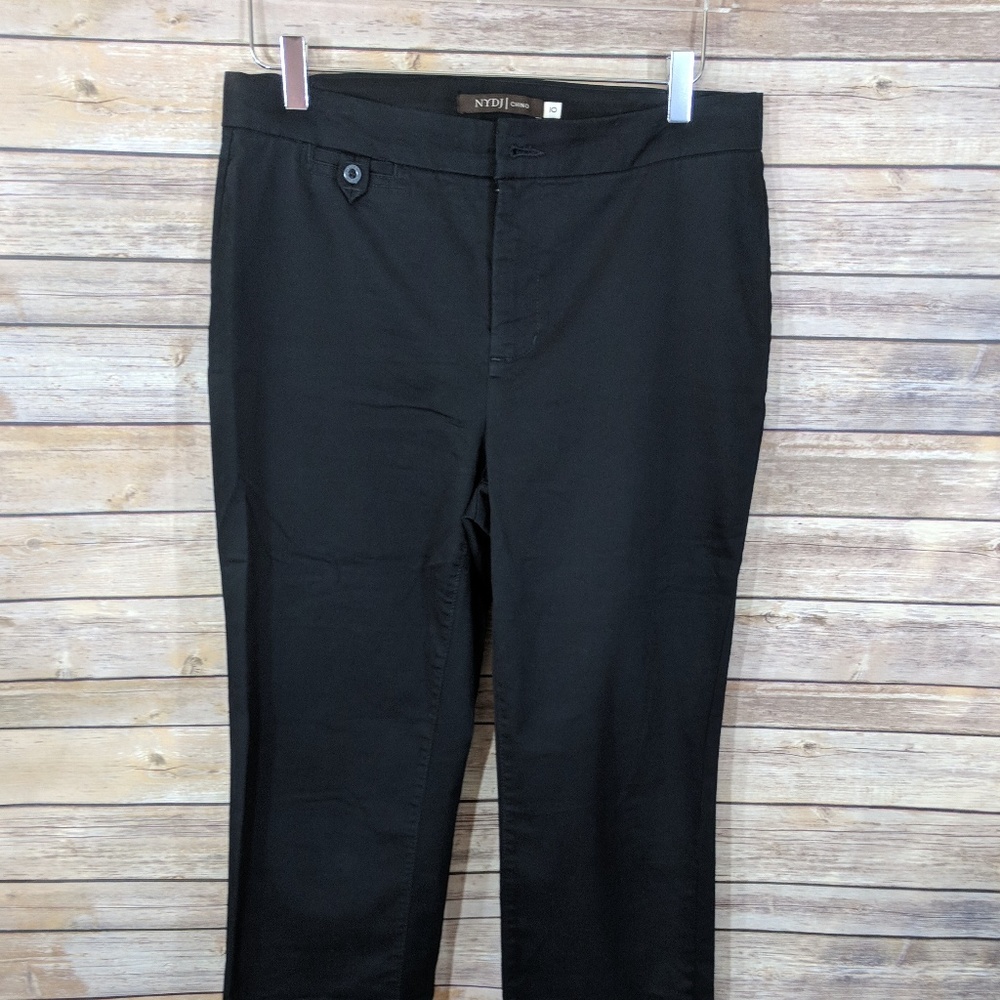 EUC NYDJ CHINOS LIFT TUCK / Size 10 BLACK